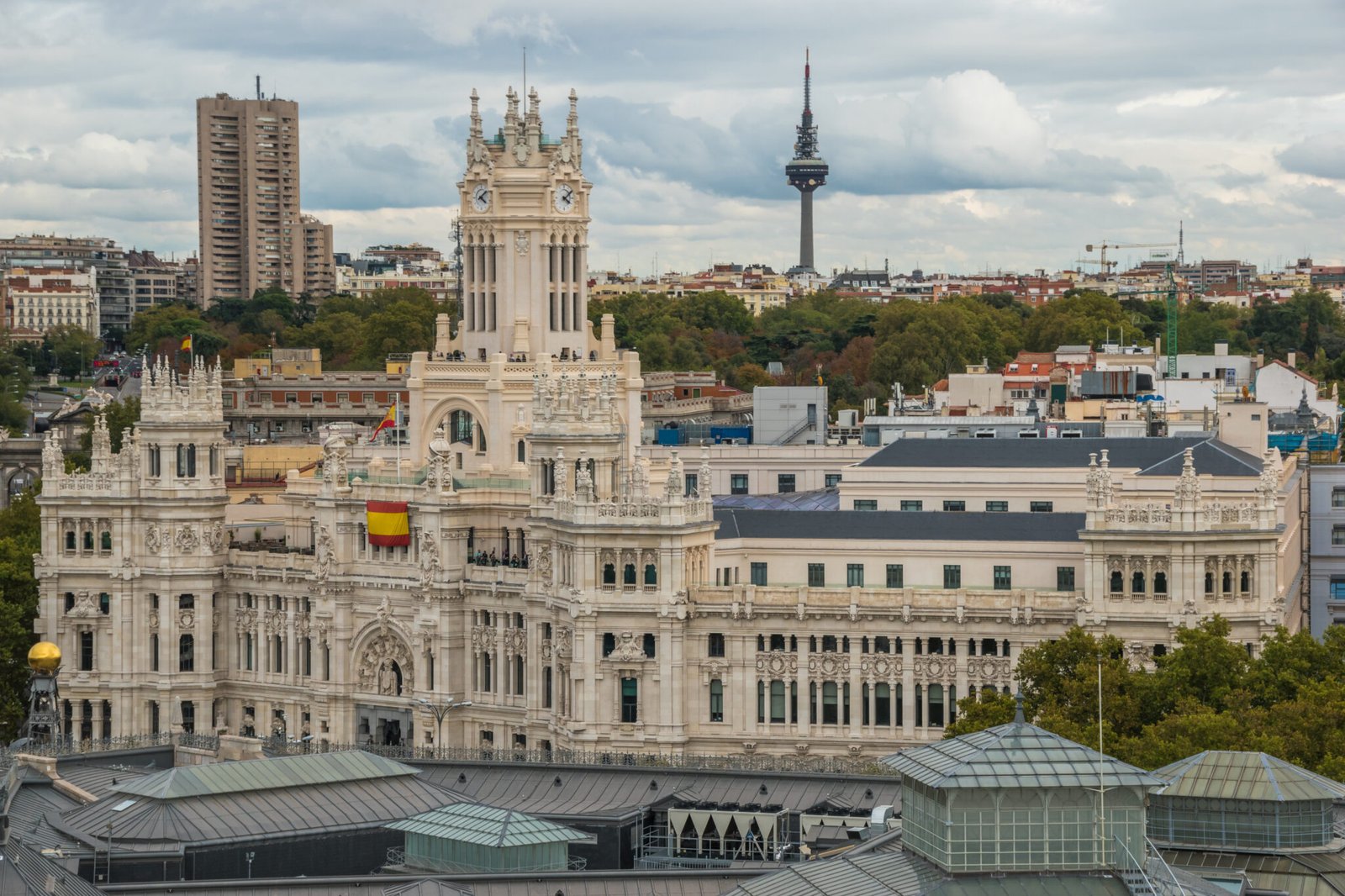 day-view-of-the-cibeles-palace-madrid-spain-2026-01-11-10-20-20-utc